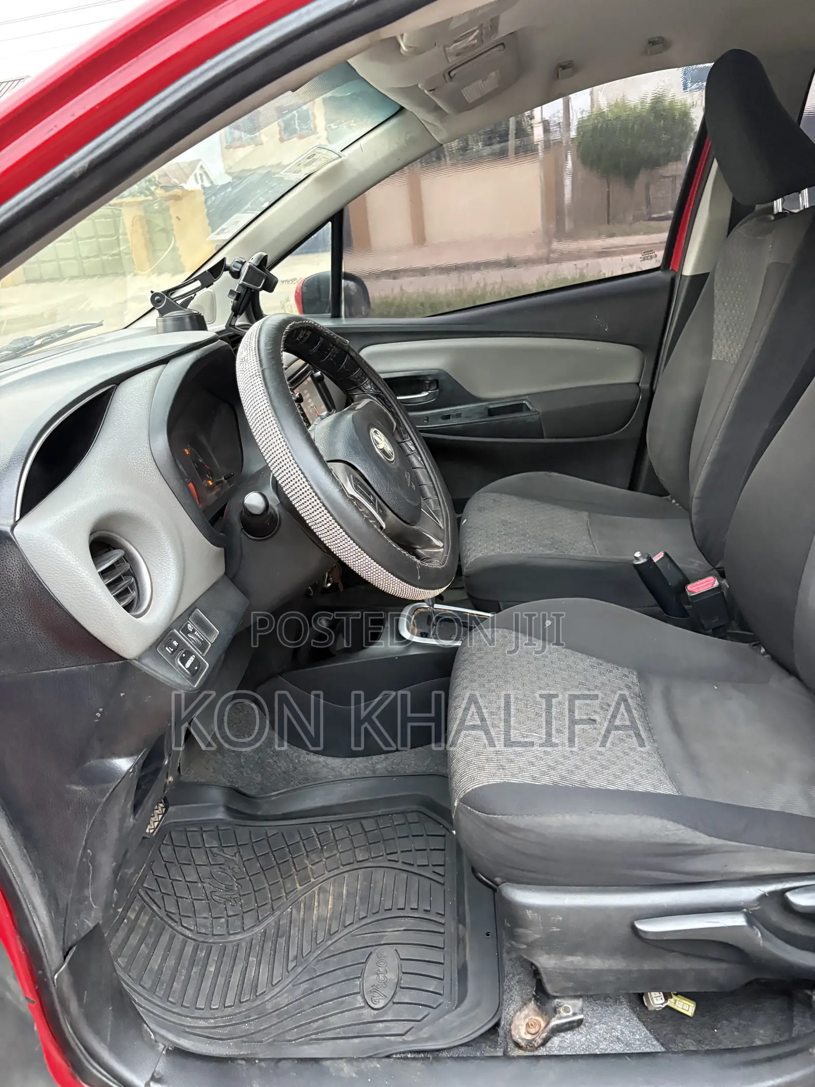 Toyota Yaris LE Hatchback 5dr 2015 Red