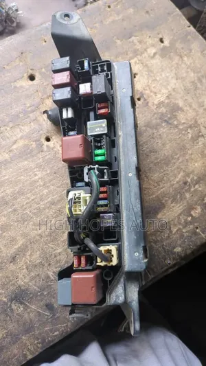 Toyota Corolla 2003-2007 Engine Fuse Board(6pins)