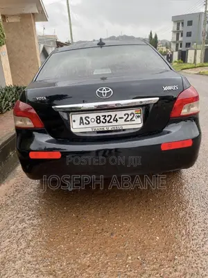 Toyota Yaris Base Sedan 4dr 2010 Black
