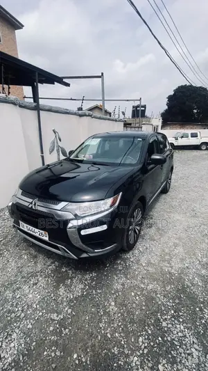 2019 Model Mitsibushi Outlander for Rent