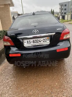 Toyota Yaris Base Sedan 4dr 2010 Black