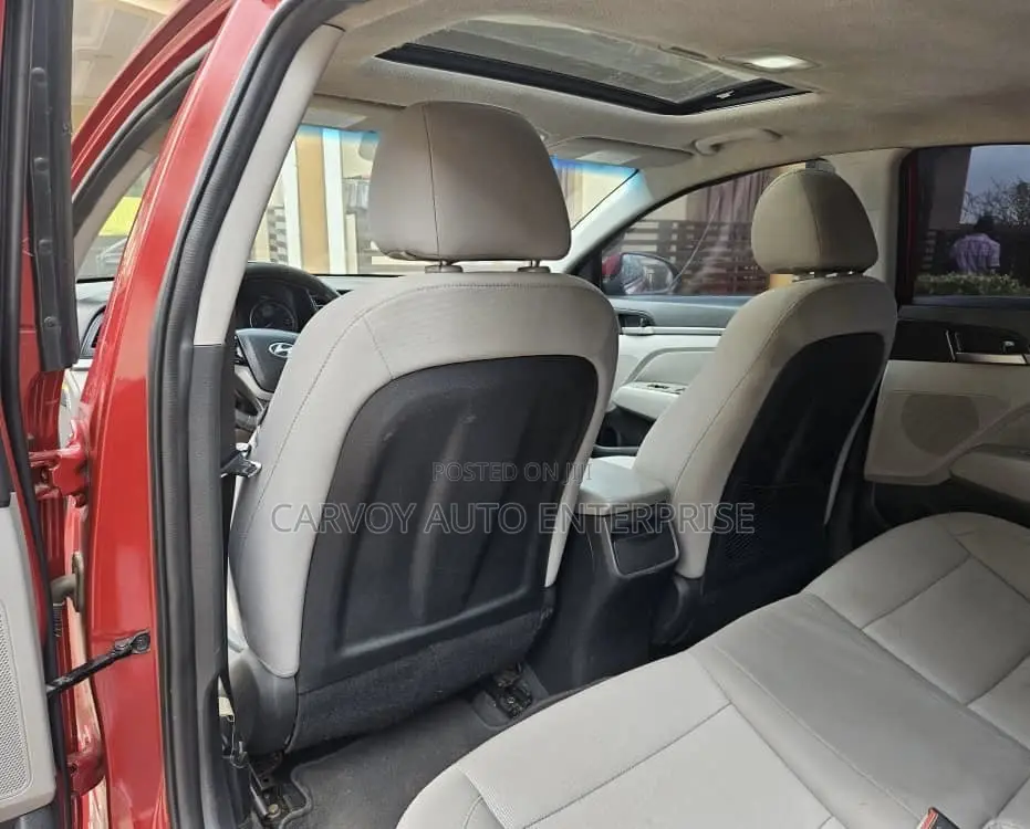 Hyundai Elantra Limited Sedan FWD (2.0L 4cyl 6A) 2017 Red