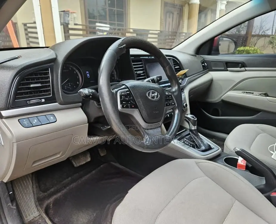 Hyundai Elantra Limited Sedan FWD (2.0L 4cyl 6A) 2017 Red