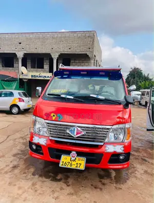 Nissan Caravan (Urvan) 2011 Red