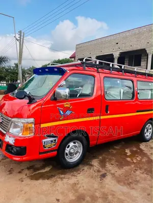 Nissan Caravan (Urvan) 2011 Red
