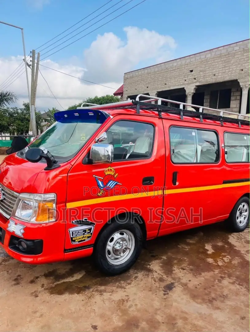 Nissan Caravan (Urvan) 2011 Red