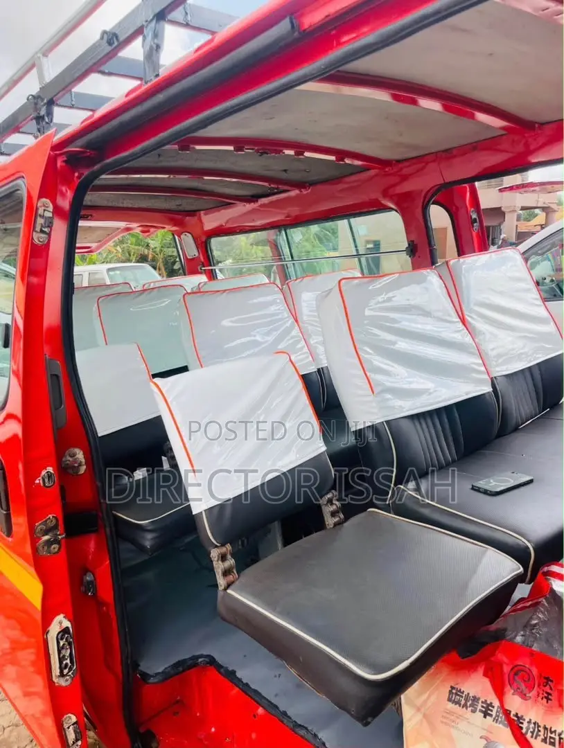 Nissan Caravan (Urvan) 2011 Red