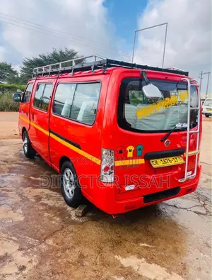 Nissan Caravan (Urvan) 2011 Red