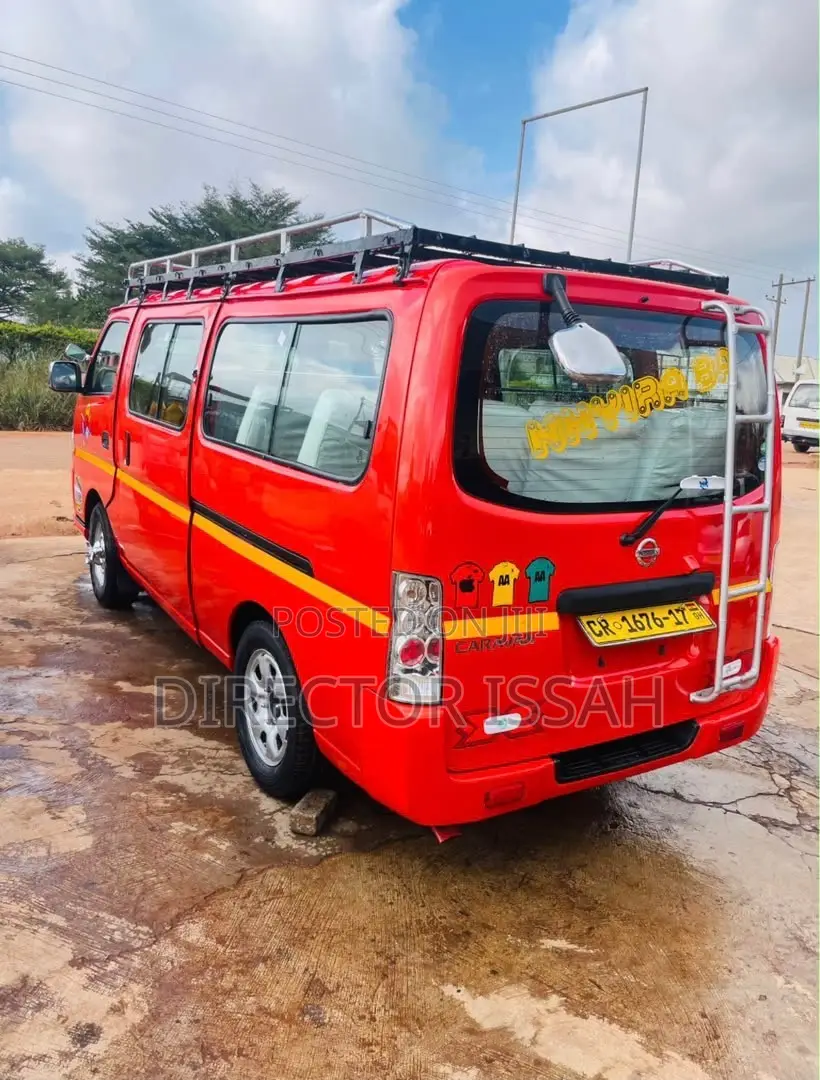 Nissan Caravan (Urvan) 2011 Red