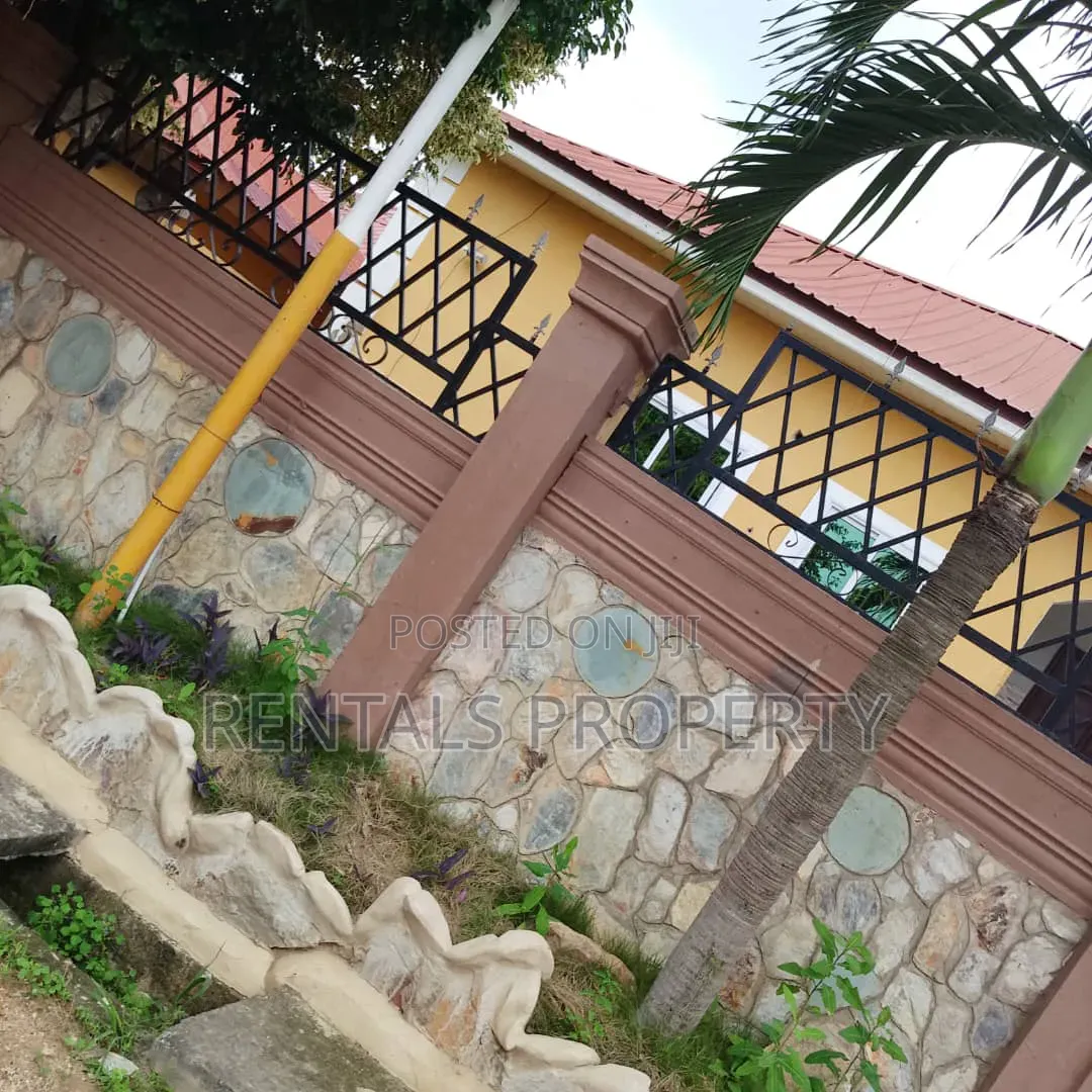 3bdrm House in Oyarifa Mall Area for rent