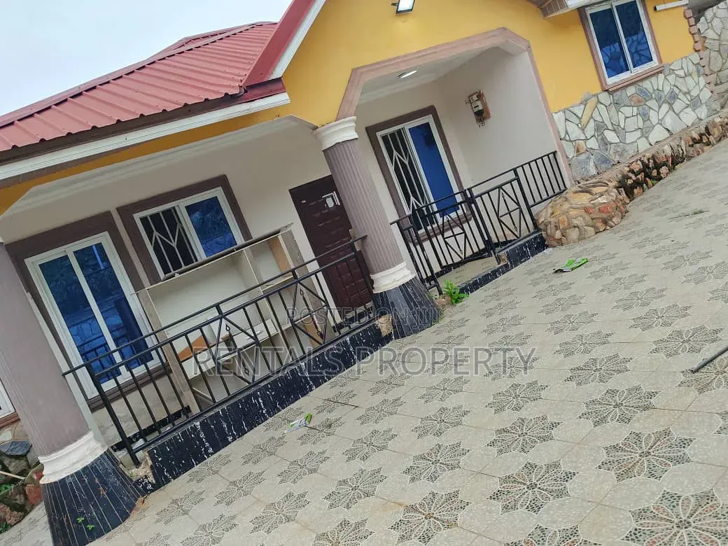 3bdrm House in Oyarifa Mall Area for rent