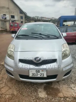 Toyota Vitz 2010 Silver