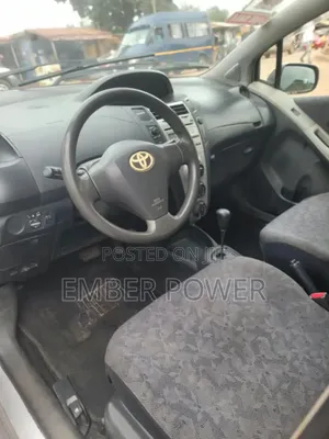 Toyota Vitz 2010 Silver