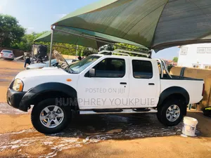 Nissan Hardbody 2015 White