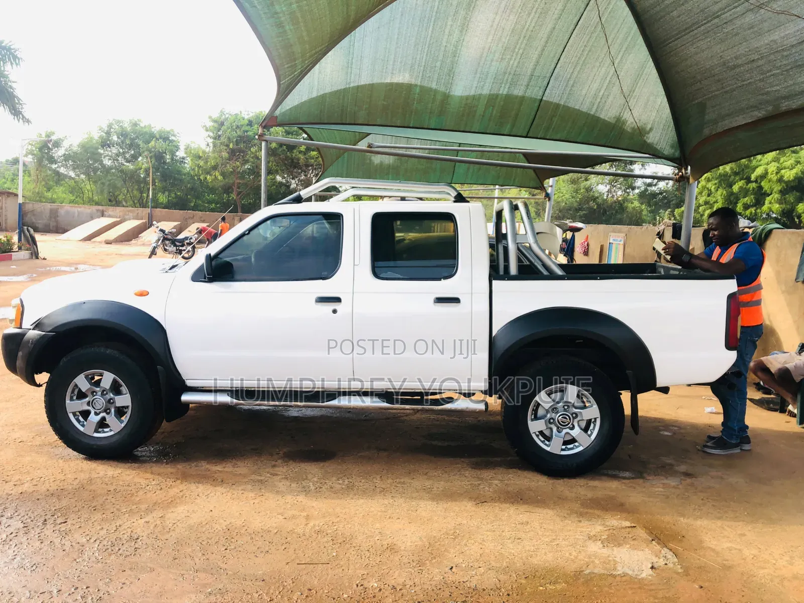 Nissan Hardbody 2015 White