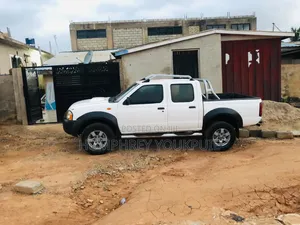 Nissan Hardbody 2015 White
