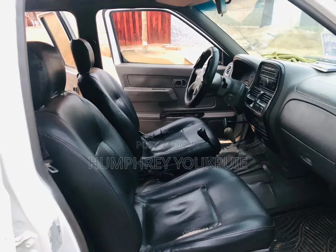 Nissan Hardbody 2015 White