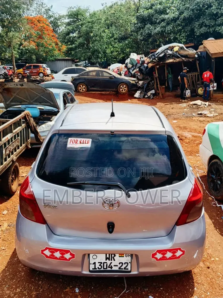 Toyota Vitz 2010 White
