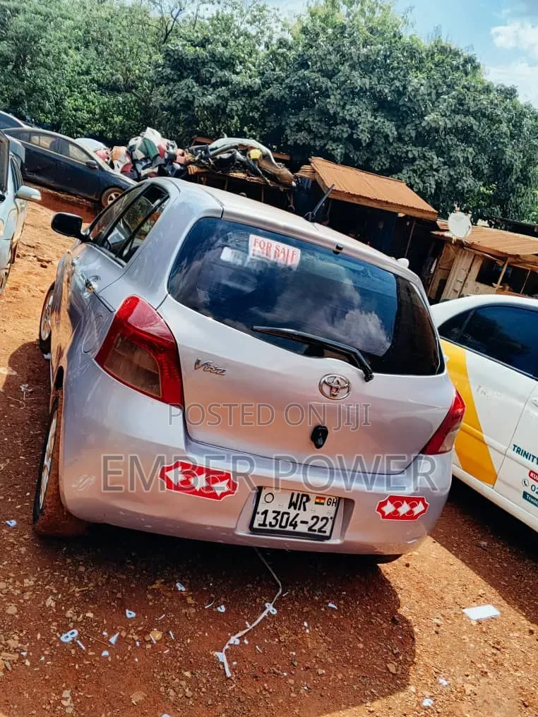 Toyota Vitz 2010 White