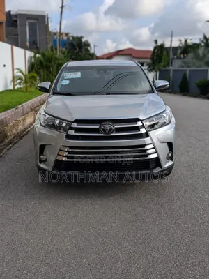 Toyota Highlander LE 2019 Silver