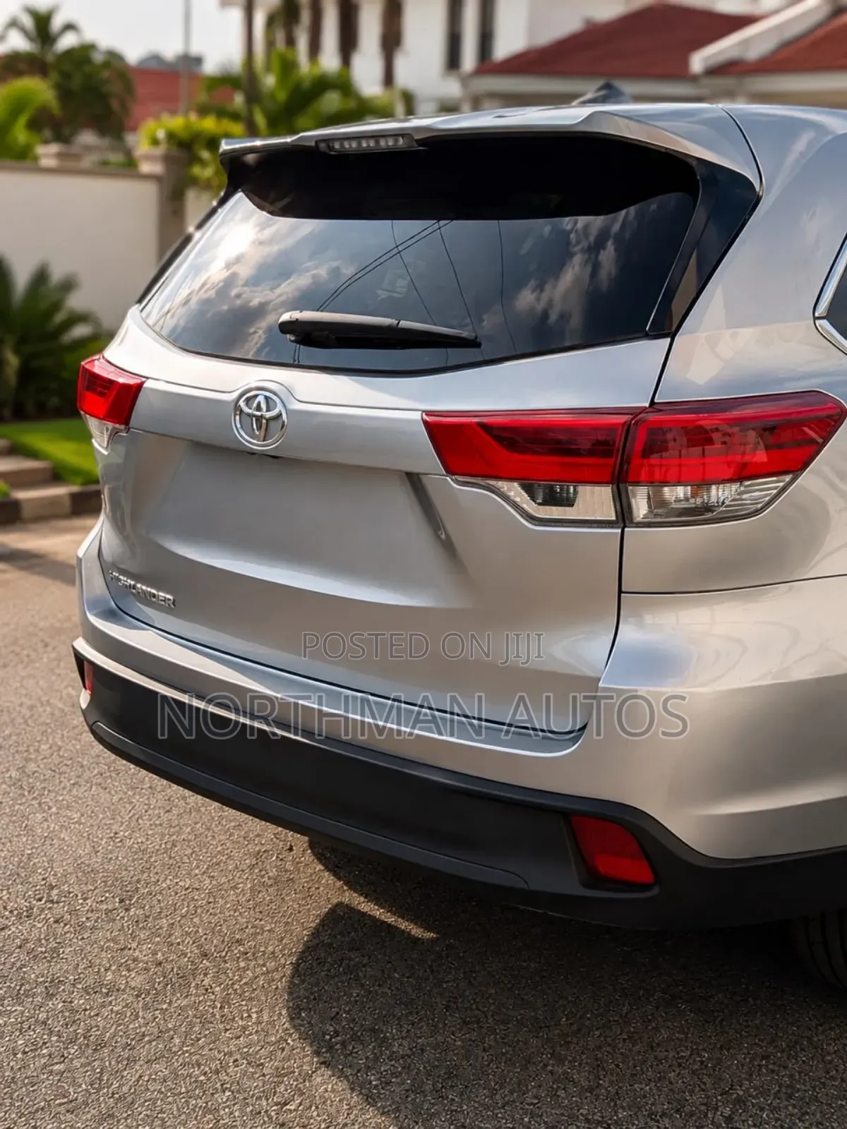 Toyota Highlander LE 2019 Silver