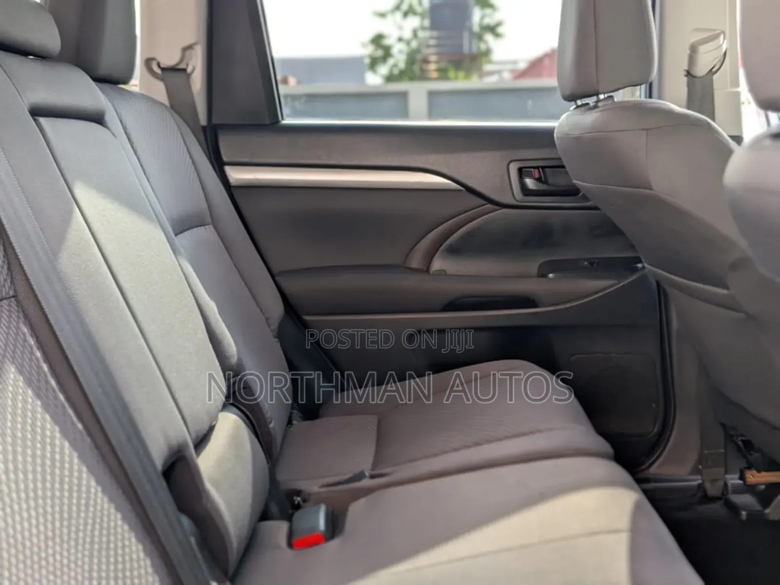 Toyota Highlander LE 2019 Silver