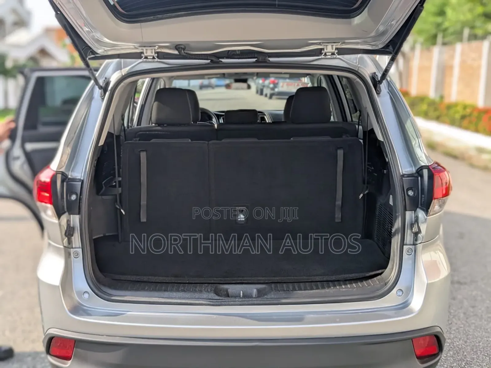 Toyota Highlander LE 2019 Silver