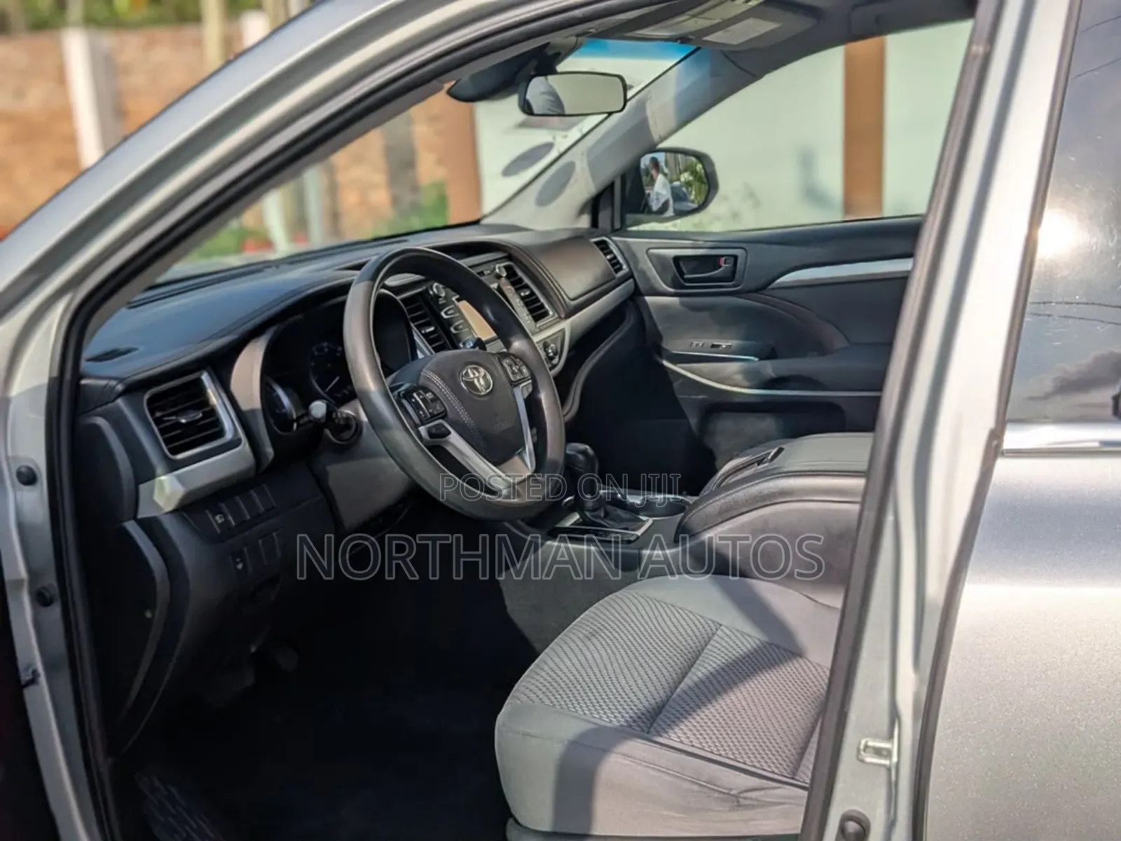 Toyota Highlander LE 2019 Silver
