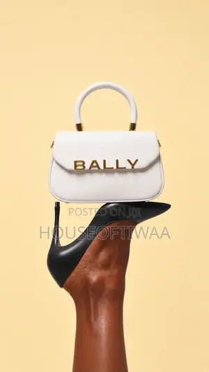 Beautifully Packaged 2 Piece Ladies White Handbag Set