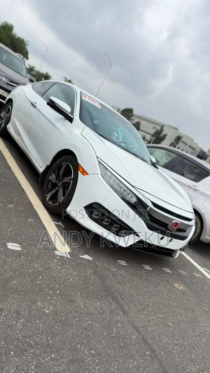 Honda Civic Touring Coupe 2018 White