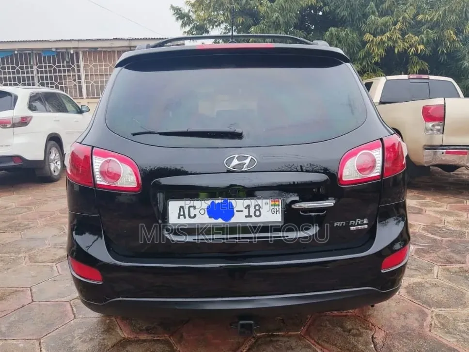 Hyundai Santa Fe 2011 Black