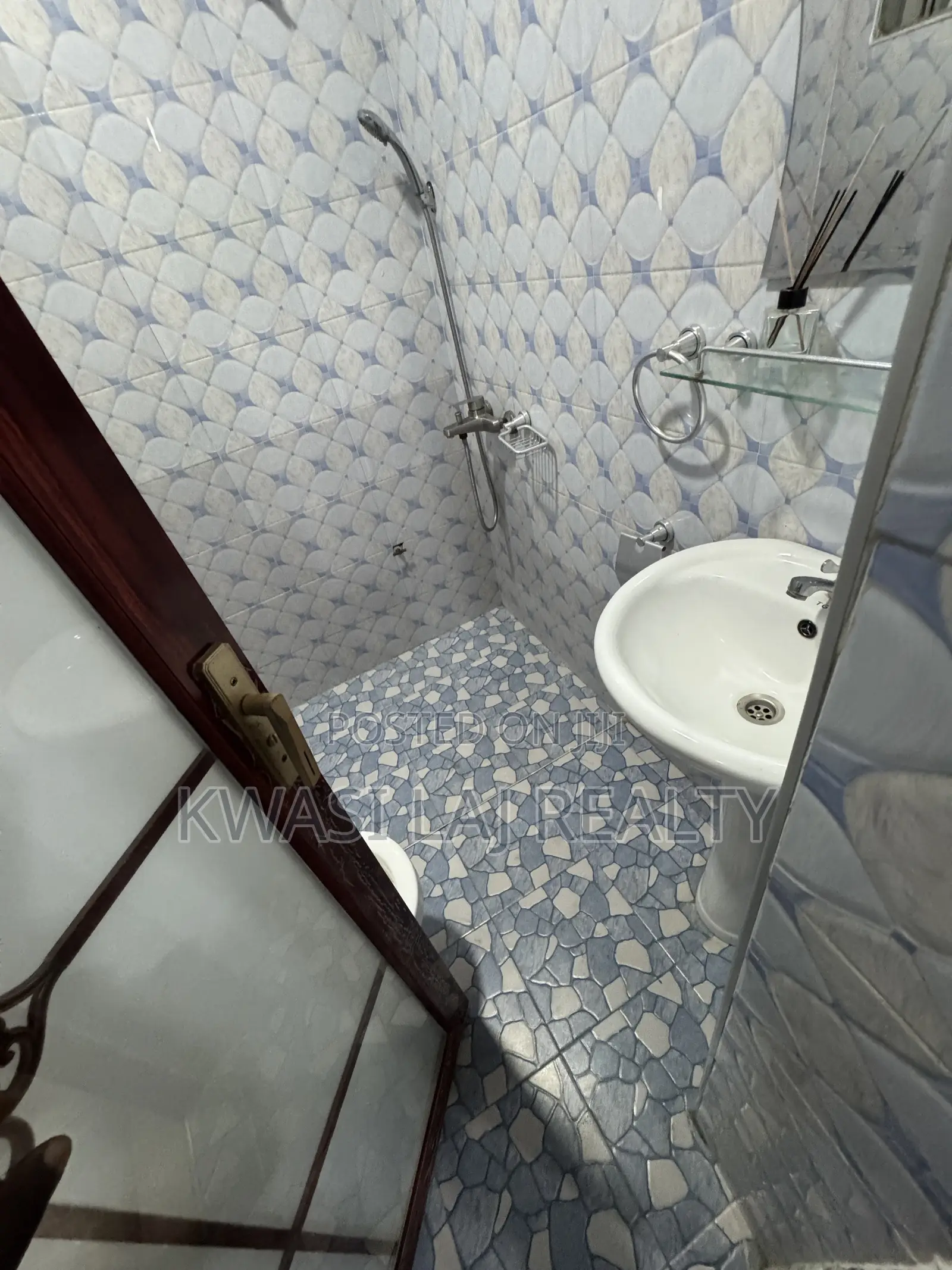 2bdrm Apartment in Whitecross, Weija for rent