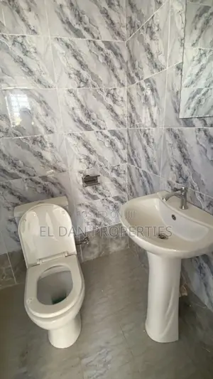 4bdrm House in Ahodwo Daban Newsite, Kumasi Metropolitan for sale