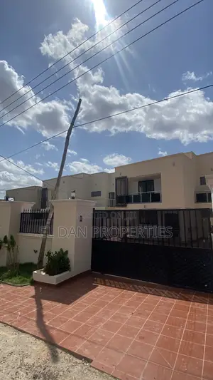 4bdrm House in Ahodwo Daban Newsite, Kumasi Metropolitan for sale