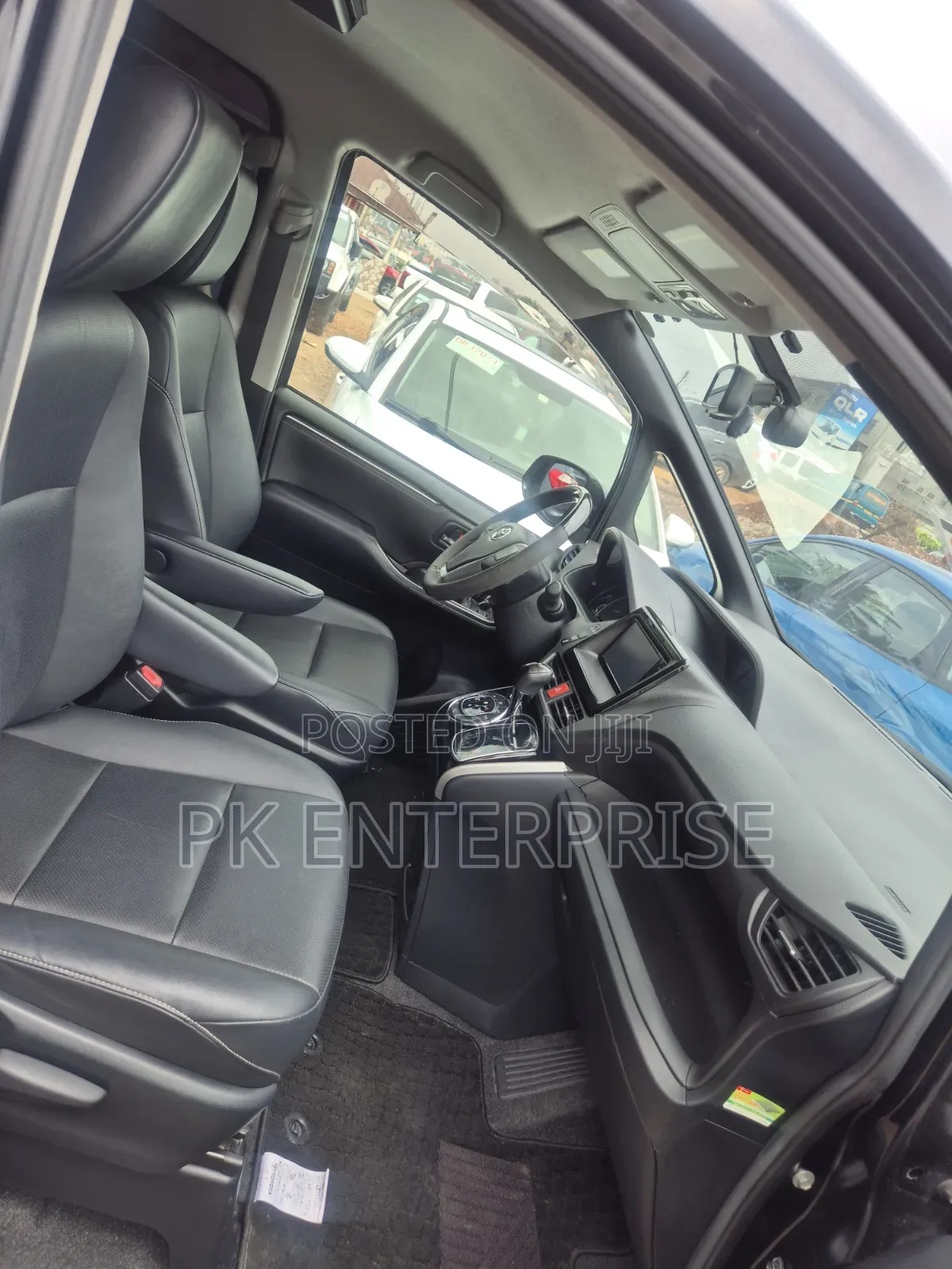 Toyota Esquire 2016 Black