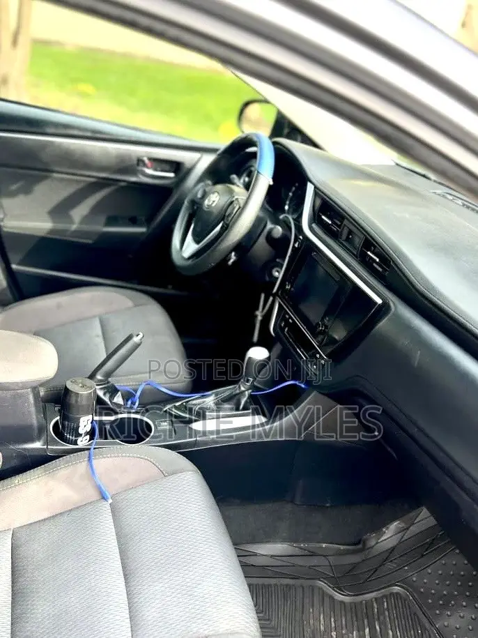 Toyota Corolla LE (1.8L 4cyl 2A) 2019 Gray
