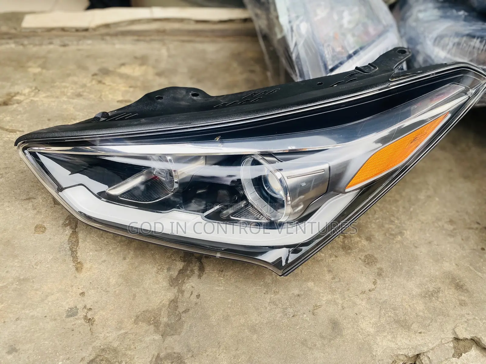 Santa Fe Grande 2017 Headlight Charger