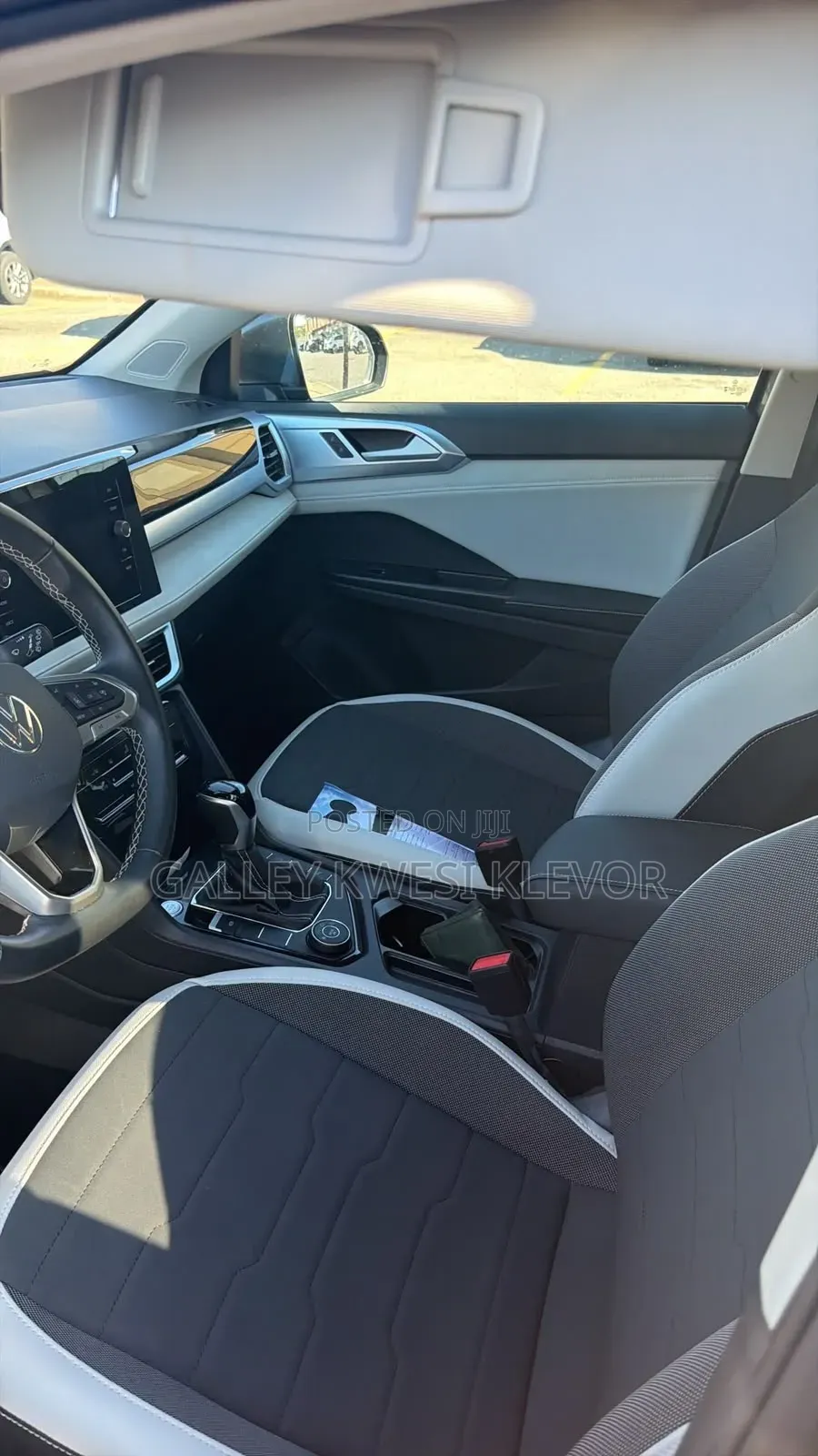 Volkswagen Taos SE 4MOTION 2025 Gray