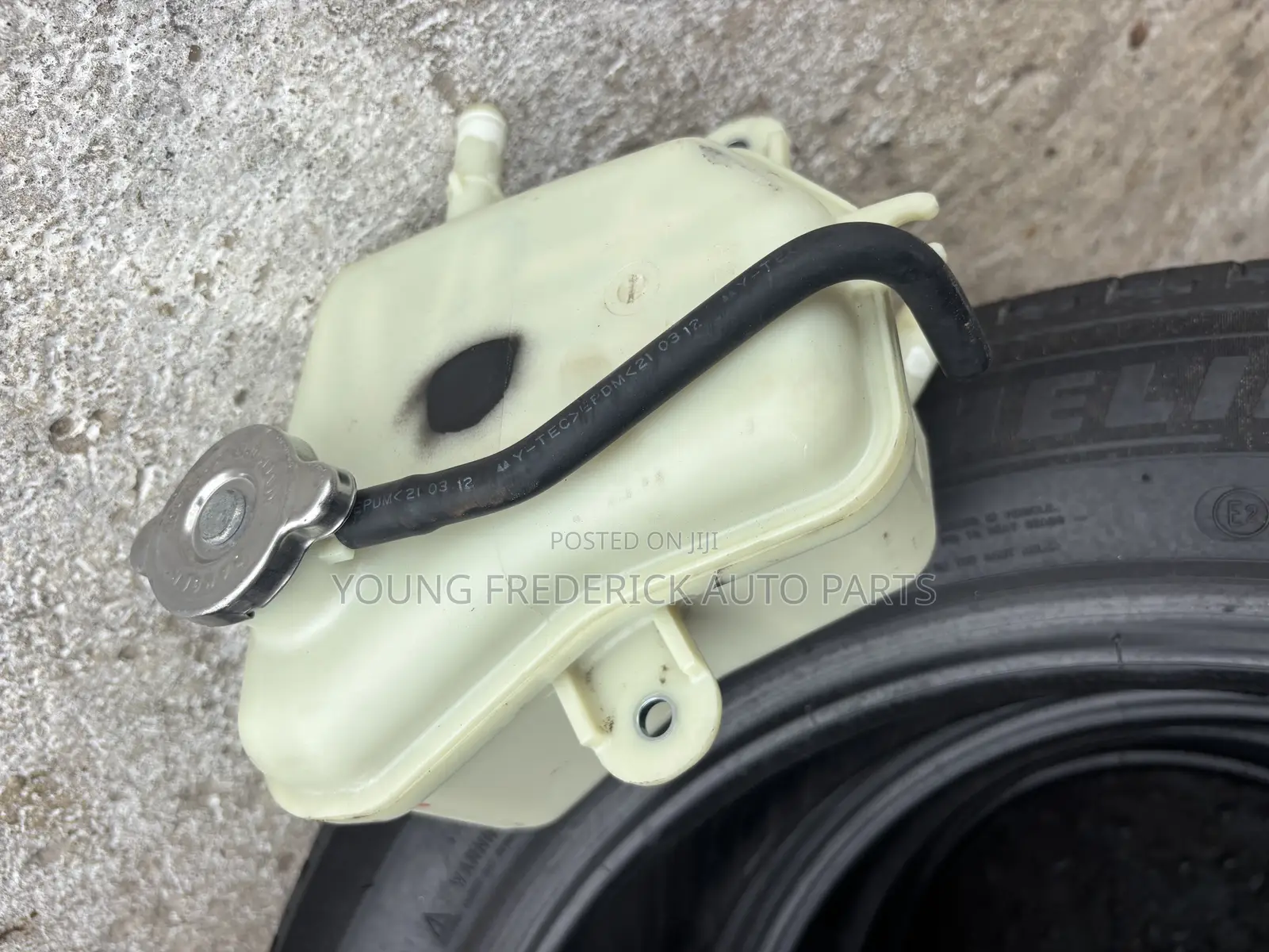 2016 2027 2018 Honda CR-V Water Reservoir/Bottle