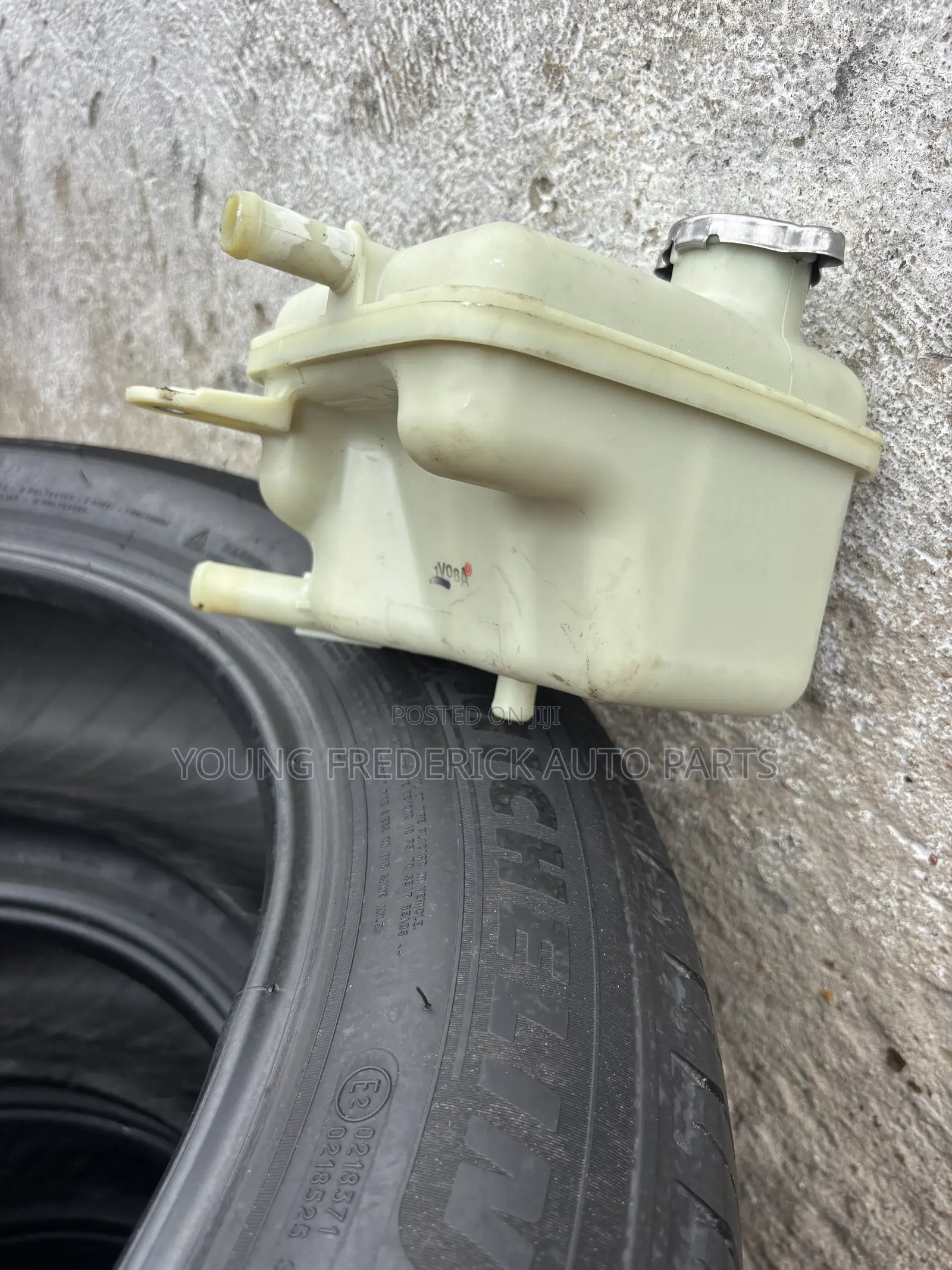 2016 2027 2018 Honda CR-V Water Reservoir/Bottle