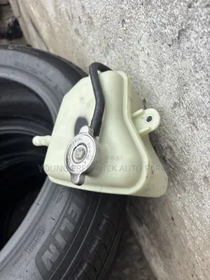 2016 2027 2018 Honda CR-V Water Reservoir/Bottle