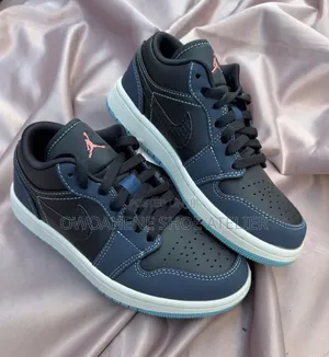 Air Jordan 1 Low SE "Navy Black Snakeskin" (Dark Obsidian) Sneaker