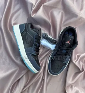 Air Jordan 1 Low SE "Navy Black Snakeskin" (Dark Obsidian) Sneaker