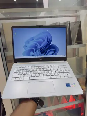Laptop HP 14-dq1088wm 12GB Intel Core i7 SSD 256GB