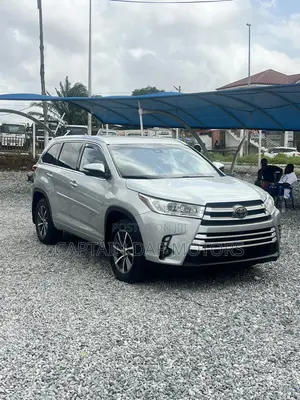 Toyota Highlander XLE 4x4 V6 (3.5L 6cyl 8A) 2018 Silver