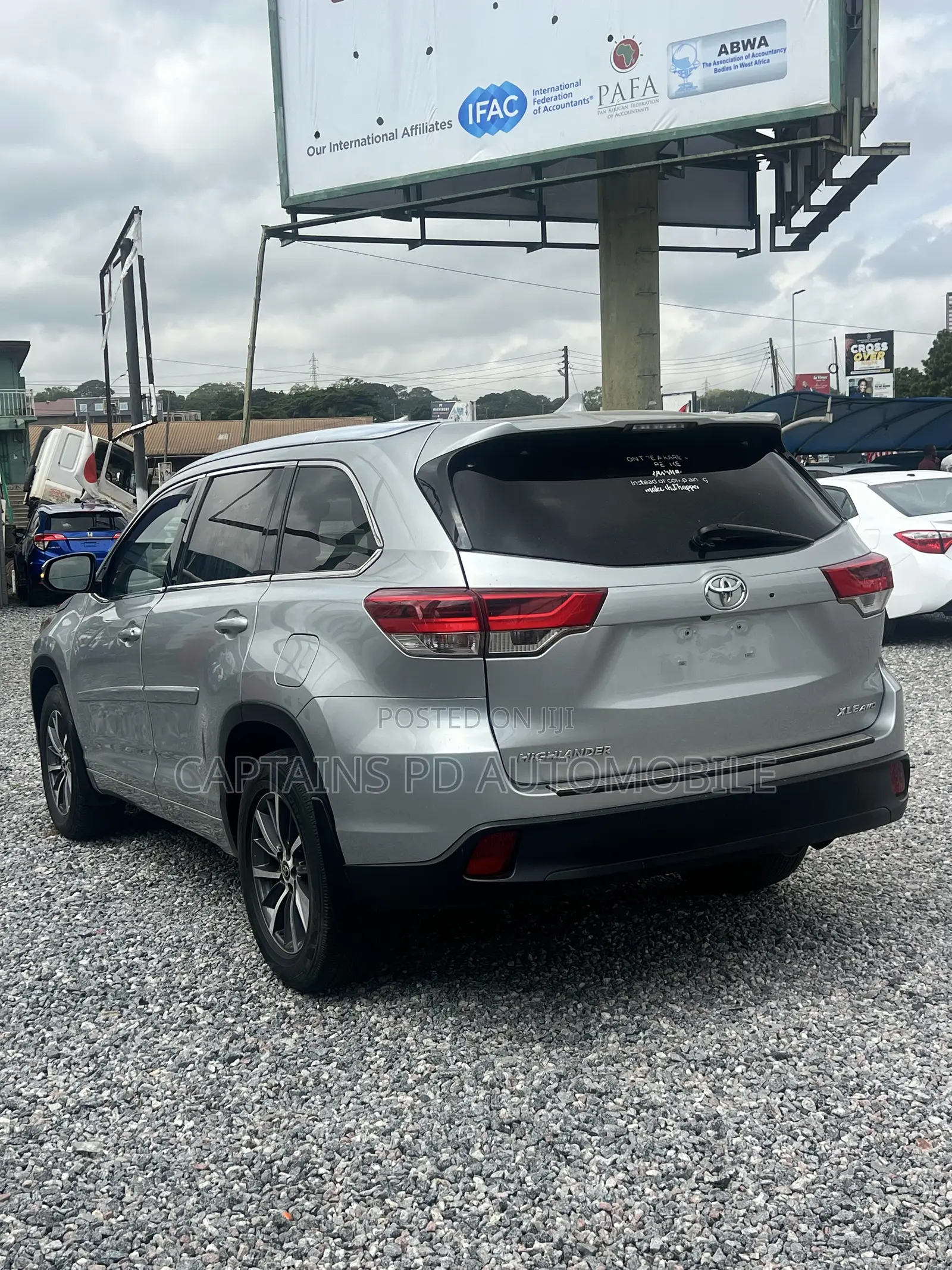 Toyota Highlander XLE 4x4 V6 (3.5L 6cyl 8A) 2018 Silver