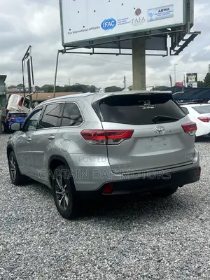 Toyota Highlander XLE 4x4 V6 (3.5L 6cyl 8A) 2018 Silver
