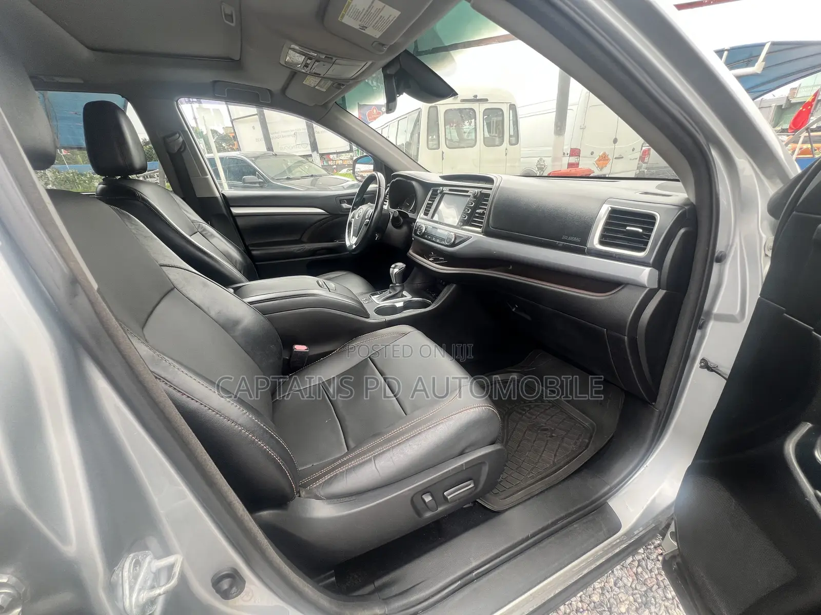 Toyota Highlander XLE 4x4 V6 (3.5L 6cyl 8A) 2018 Silver