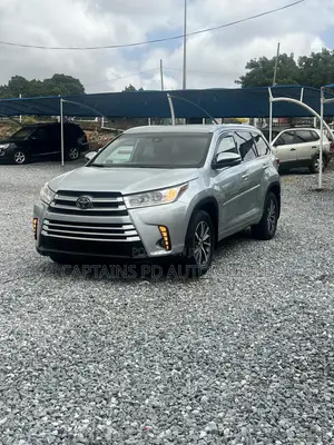Toyota Highlander XLE 4x4 V6 (3.5L 6cyl 8A) 2018 Silver