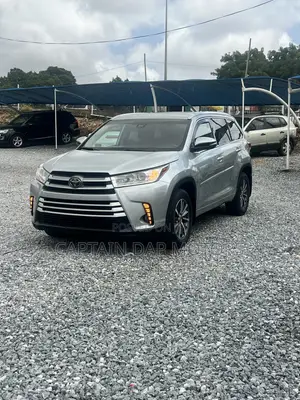 Toyota Highlander XLE 4x4 V6 (3.5L 6cyl 8A) 2018 Silver